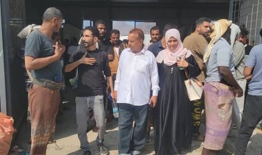 مدير عام البريقة يوجه بإدخال الباعة في الأبنية العشوائية والمتجولين إلى السوق المركزي الجديد