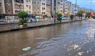 يحدث الان..هطول أمطار غزيرة على العاصمة عدن