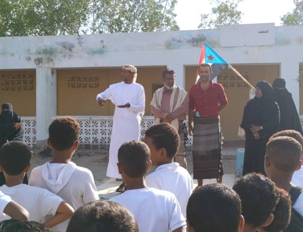 انتقالي زنجبار يواصل حملة رفع علم دولة الجنوب وترديد النشيد الوطني في مدارس المديرية