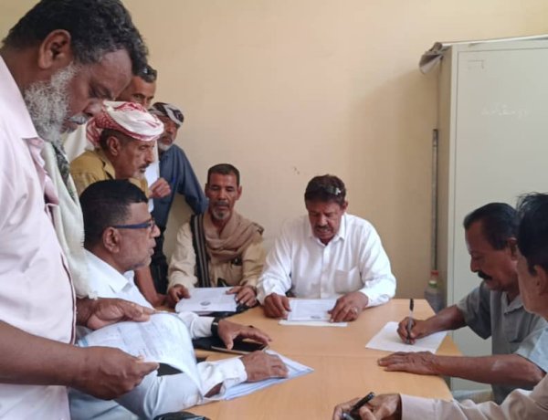 انتقالي خنفر يدشن توزيع استمارات التعبئة الشعبية العامة على مراكز المديرية