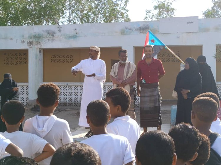 انتقالي زنجبار يواصل حملة رفع علم دولة الجنوب وترديد النشيد الوطني في مدارس المديرية