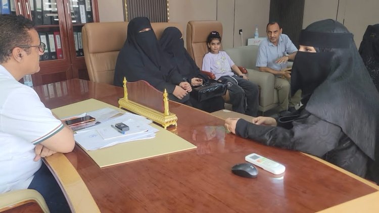 مدير البريقة يلتقي بمؤسسة الحق في الحياة ويؤكد بتوفير عدد من المتطلبات لتوسيع الخدمات لأطفال الشلل الدماغي