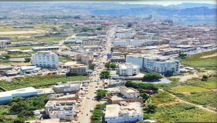 بعد اختفاء قوة التأمين وانسحاب المدرعات.. الحوثيون يسيطرون على طريق التربة غرب تعز