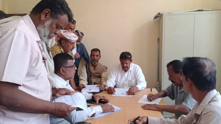 انتقالي خنفر يدشن توزيع استمارات التعبئة الشعبية العامة على مراكز المديرية
