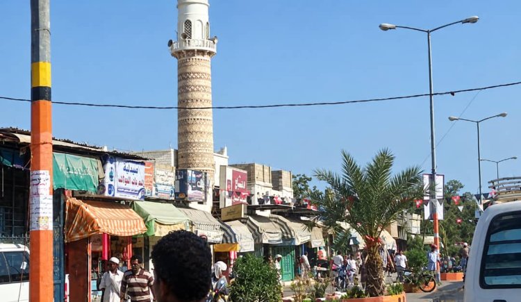 مطالبات شعبية في خنفر بمنع حمل السلاح ليلاً لسائقي الدراجات النارية وتفتيش مخيمات النازحين