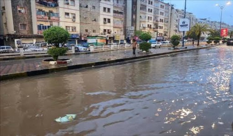 يحدث الان..هطول أمطار غزيرة على العاصمة عدن